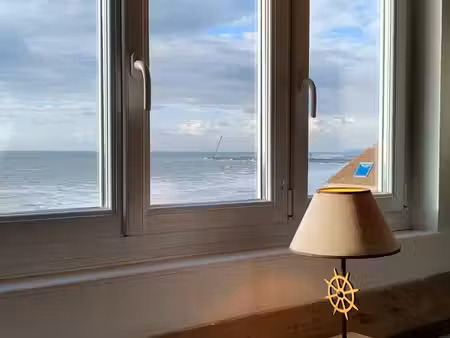 studio féminin & élégant vue mer
