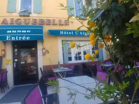 a vendre fonds de commerce hotel restaurant au coeur du luberon