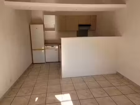 grand appartement t3 dans un charmant village provençal