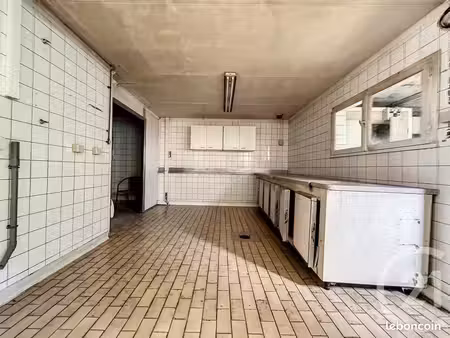 local 119 m²