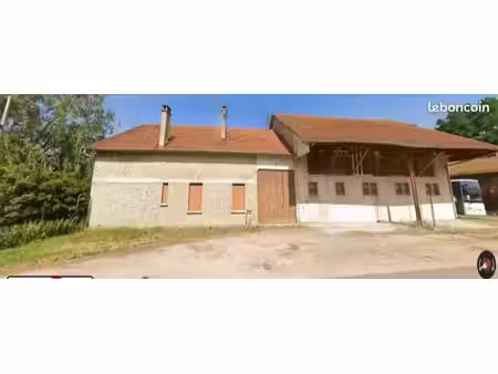 corps de ferme avec dépendances et 8 500 m² de terrain – girmont (88150)