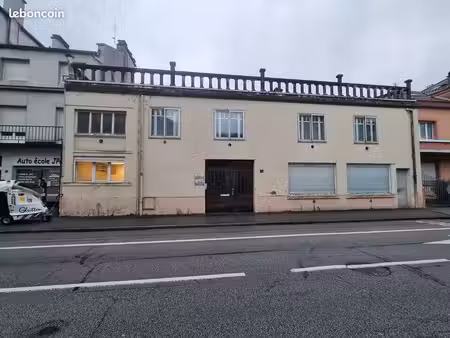 bâtiment 331 m²