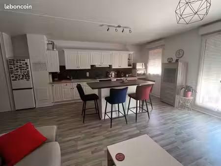 à louer - beau t2 lumineux de 51m2 avec terrasse - sens