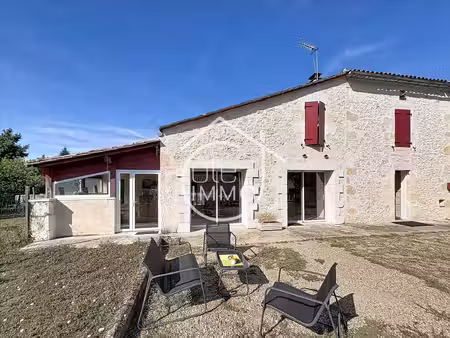 vélines : maison en pierres de caractère