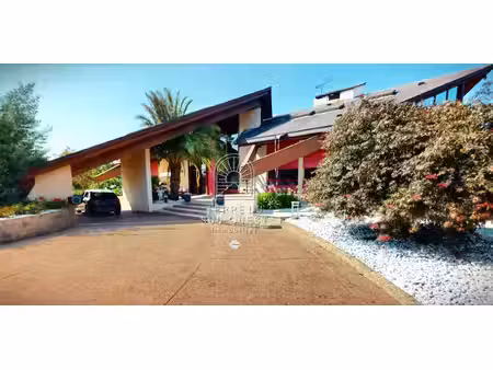 villa d'architecte 413 m² au coeur d'un parc d'1 4 ha