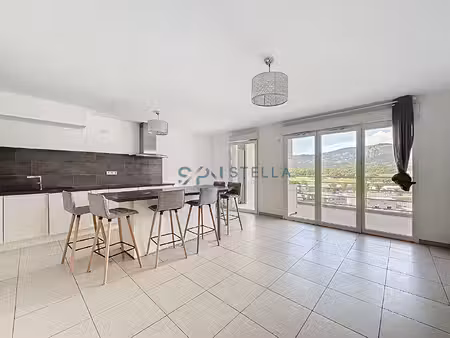 t4 dernier étage avec garage box  idéal investissement locatif !