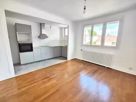 location maison 4 pièces 70.42 m² à melun (77000)  1 010 €