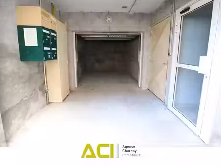 location locaux professionnels 1 pièce à macon (71000)  62 €