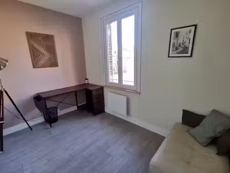 location locaux professionnels 1 pièce 8 m² à vexin-sur-epte (27630)  300 €