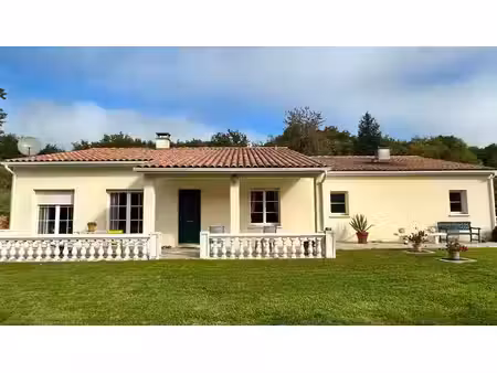 vente maison 5 pièces 145 m² saint-sauvant (17610)