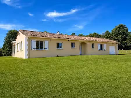 villa moderne de plain-pied avec 3 3 ha de terrain