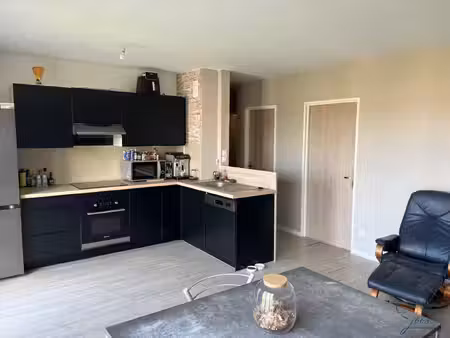 exclusif ! lumineux 3 pièces avec balcon  garage et cave