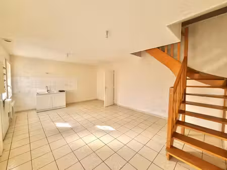 superbe maison de ville 83 m² 4 pièces très proche gare provins