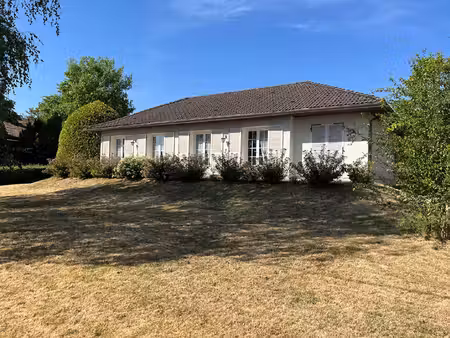 pavillon plain pied avec beau jardin