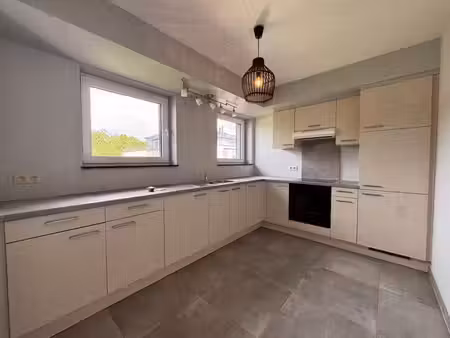 appartement 2 chambres avec terrasse au centre de libramont