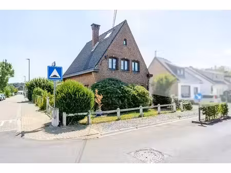 maison pleine de potentiel avec agréable jardin à buizingen