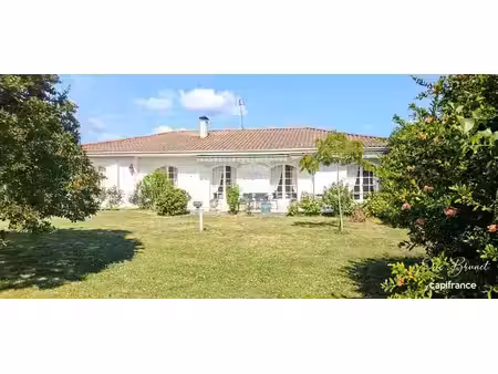 charmante maison de plain-pied 4 chambres sur beau terrain arboré de 1 450 m²