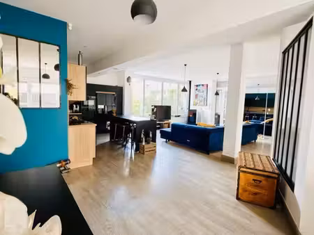 loft avec terrasse + 5 places de parking
