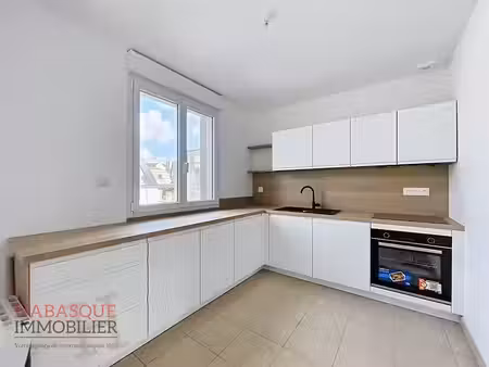 location appartement 3 pièces 79.88 m² à lesneven (29260)  760 €