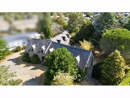 longère à rénover et 4000 m² de terrain constructible