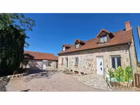 maison de campagne avec gîte  piscine  terrain et étang