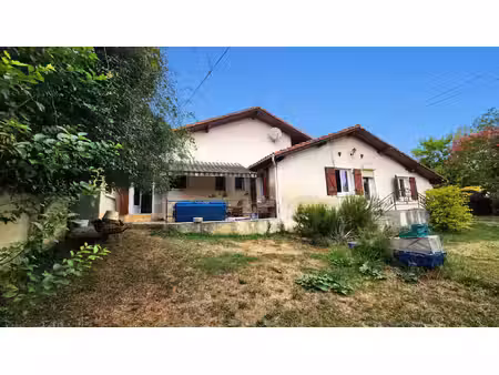 maison 145m² - 3 000 m² de terrain - dépendances