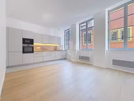 lyon 5 vieux lyon - metro st jean t3 57m² 315000€
