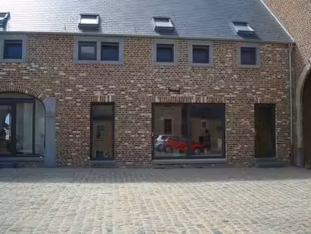 maison dans cour de ferme