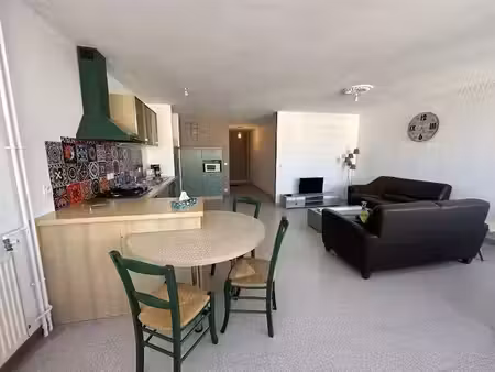 location meublée appartement 3 pièces 67 m² à montpellier (34000)  1 090 €