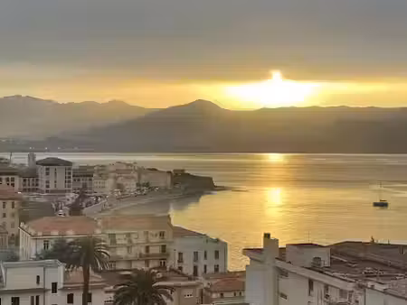 location appartement 4 pièces 106 m² à ajaccio (20000)  1 400 €