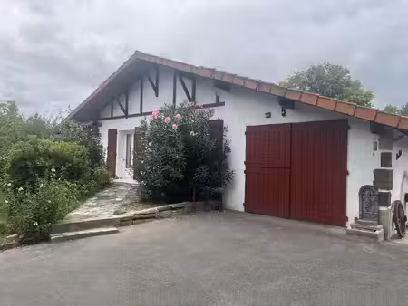 maison de plain-pied avec 3 chambres  véranda et garage