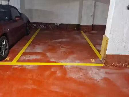 emplacement parking - très bonne localisation