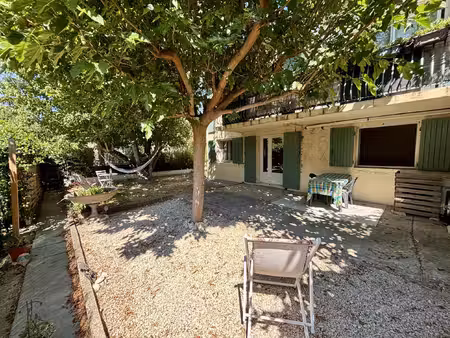 bas de villa arles montmajour