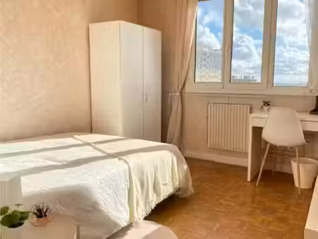 location meublée appartement 1 pièce 12 m² à gagny (93220)  520 €