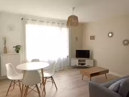 location meublée appartement 4 pièces 70 m² à nantes (44000)  514 €