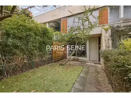 **comme une maison**rue mademoiselle**2 pièces en duplex avec jardin**sur cour arborée*