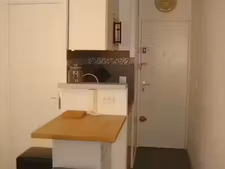 location meublée appartement 1 pièce 17 m² à aix-en-provence (13090)  550 €