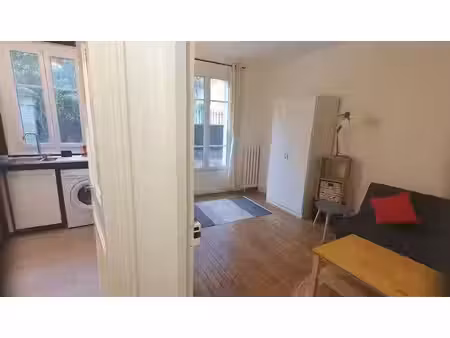 location meublée appartement 1 pièce 21 m² à courbevoie (92400)  919 €