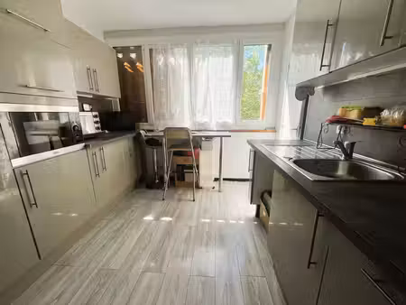 en exclusivité : 4 pièces de 66m² en dernier étage avec balc