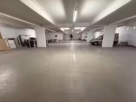 garage / parking