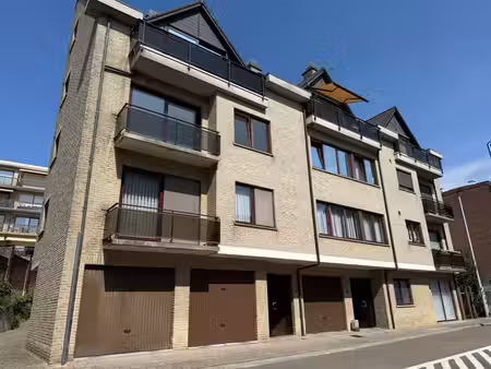 appartement lumineux prêt à l'emploi  3 façades  2 ch. peb b