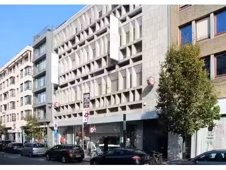 commercial de 2.000 m² à vendre dans le centre de courtrai