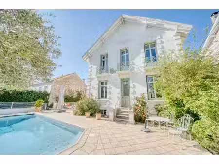 maison 8 pièces - 218 m²