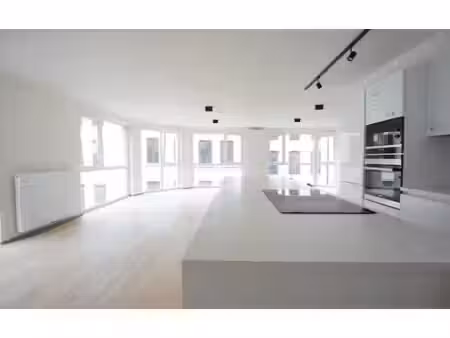 appartement 2 ch. 109 m2. 4000 liège