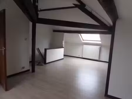 beau studio   lumineux et idéalement situé.