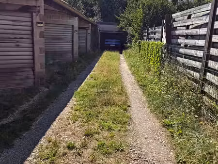 garage à louer à court-saint-étienne