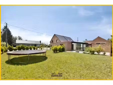maison à 3 façades habitable de suite  avec un grand jardin