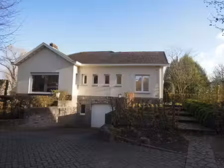 rustig gelegen bungalow met 2 slaapkamers en zicht op weide.