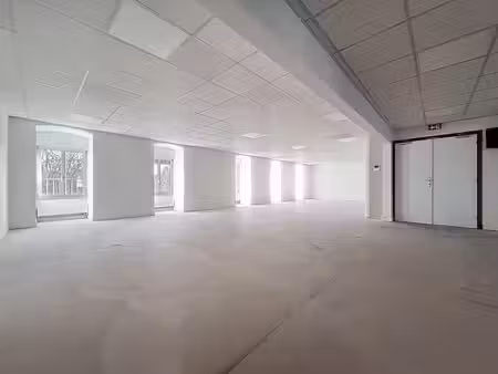 versailles montreuil  bureau  parking securise  refait a neuf  dernier etage