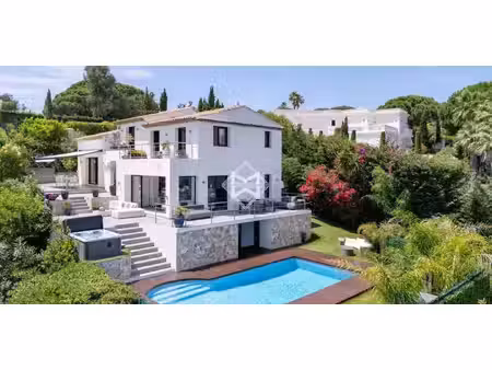 villa avec piscine en bord de mer le golfe juan (06)